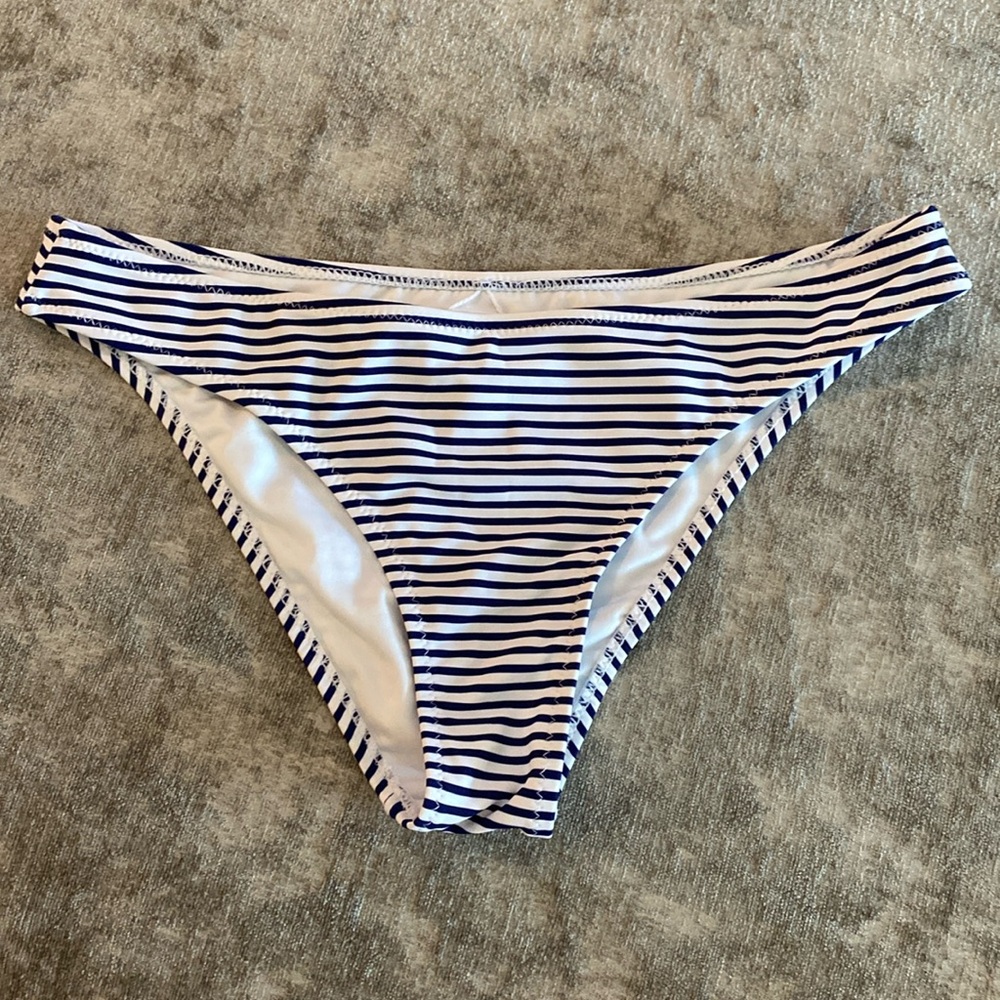 Cupshe size Medium blue & white striped bikini bottom. {1115}